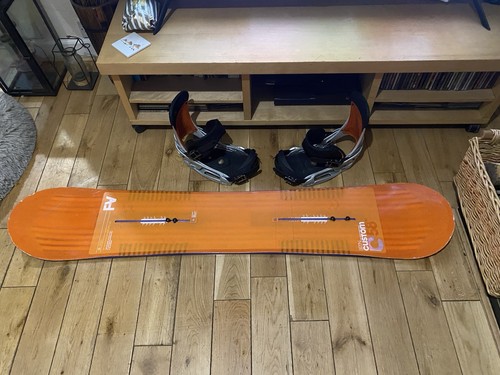 Burton snowboard bundle 325 - snowboard, bundle.